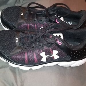 WOMEN'S UNDER ARMOUR Size 9.5